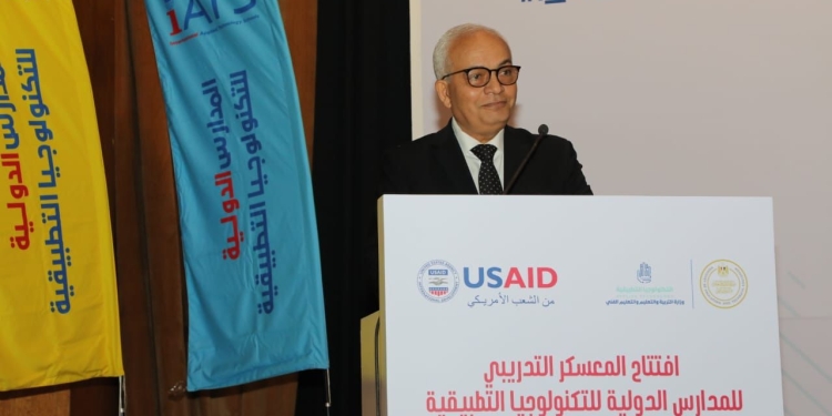 مواعيد حضور طلاب جميع الصفوف والمراحل بأول أسبوع بالدراسة "مستند"