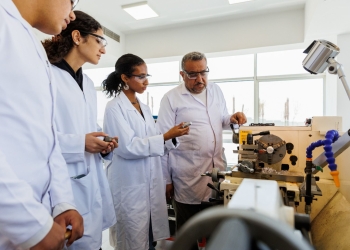 الدراسة 4 سنوات.. فتح باب التقديم بهندسة جامعة وسط لانكشير بالعاصمة الإدارية