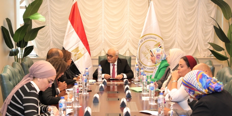 محافظ القاهرة: معرض "أهلًا مدارس" نموذج لتحويل المدرسة إلى وحدة إنتاجية تدر الدخل