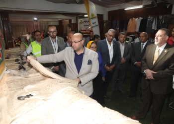 توزيع الزي المدرسي على طلاب 10 آلاف أسرة بالمجان في بني سويف