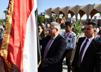 مراسم رفع العلم في أول أيام العام الجامعي بجامعة حلوان