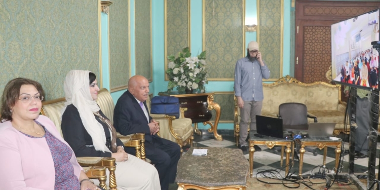 انطلاق الدورة 84 للمعلمين فى قنا عن إدارة الأزمات بالفيديو كونفرانس