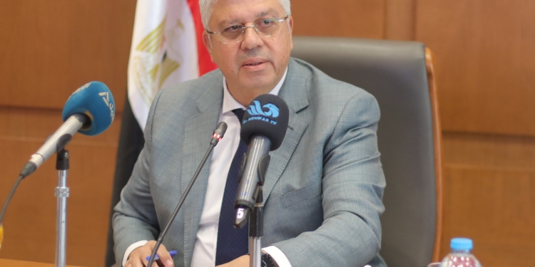 وزير التعليم العالي يصدر قرارًا بإغلاق كيان وهمي بمحافظة الأقصر