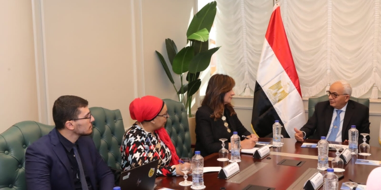 التربية والتعليم: دمج مفاهيم ريادة الأعمال والذكاء الاصطناعي ومهارات والتفاوض في جميع المواد الدراسية