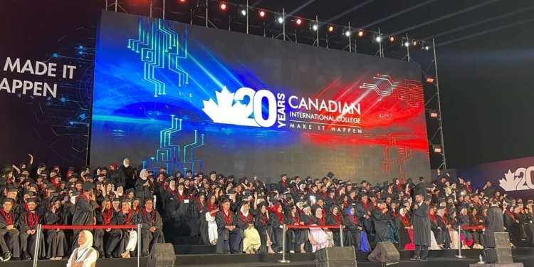 CIC تحتفل بتخريج دفعة جديدة بالتزامن مع مرور 20 عاما على تأسيسها