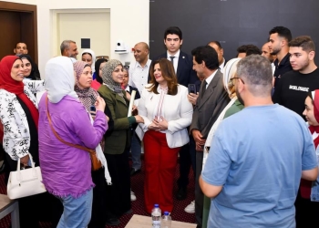 وزيرة الهجرة تستقبل أولياء أمور الطلاب المصريين الدارسين في السودان للاستماع لشكواهم