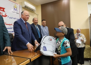 محافظ القاهرة: سداد المصروفات الدراسية للطلاب غير القادرين وأبناء الأسر الأولى بالرعاية