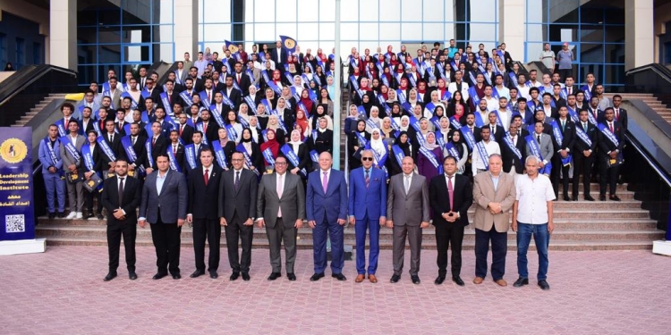 ختام فعاليات ملتقى مستقبل أفضل الذي نظمه معهد إعداد القادة بالتعاون مع جامعة سوهاج