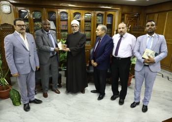 رئيس جامعة الأزهر: سفير جيبوتي بالقاهرة يشيد بالمنهج الوسطي المعتدل الذي يربي عليه الأزهر طلابه