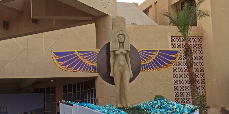 فنون جميلة حلوان تزين أسبوع شباب الجامعات والمعاهد العليا المصرية الثالث عشر بعربة الزهور