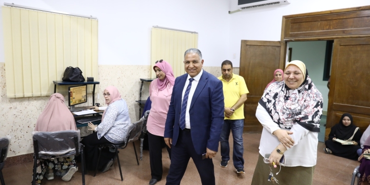 نائب رئيس جامعة الأزهر يتفقد لجان امتحانات التصفية بفرع البنات