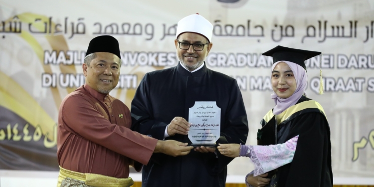 رئيس جامعة الأزهر يشهد تخرج سفراء الوسطية والاعتدال من سلطنة بروناي دار السلام