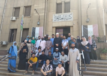 الوافدون الجدد يستكملون زيارتهم لجامعة الأزهر...أعجبوا بوفاء العلماء في كلية اللغة العربية
