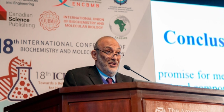 تحت شعار “نحو مستقبل أفضل للانسانية” اختتام  المؤتمر  الولى للكيمياء الحيوية والبيولوجيا بالجامعة الأمريكية 