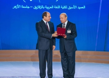 رئيس جامعة الأزهر يهنئ الدكتور صابر عبد الدايم بتكريم رئيس الجمهورية ومنحه وسام العلوم من الطبقة الأولى