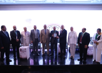 نواب رئيس جامعة الأزهر يشاركون في افتتاح فعاليات المؤتمر السنوي لأقسام الطب النفسي المشترك ويكرمون القامات العلمية