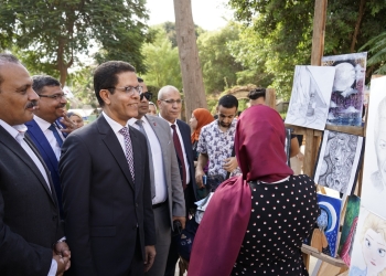 رئيس جامعة بنها يشهد أداء تحية العلم ويتفقد أول أيام العام الدراسى الجديد