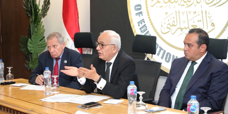 أمهات مصر تشيد بدعم وزير التعليم لـ«التربية الإيجابية» بالمرحلة الابتدائية: تشكل شخصية الطفل