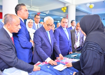 حجازي يفتتح مدرسة ترعة السواحل بأرمنت ومعرض "أهلا مدرستى" بالأقصر