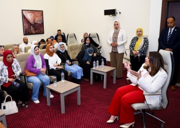 وزيرة الهجرة مع الطلاب المصريين الدارسين فى السودان