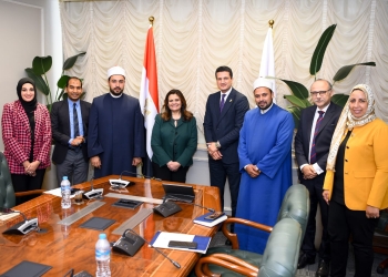 الوزيرة زع وفد الازهر لبحث التعاون فى توعية المصريين بالخارج