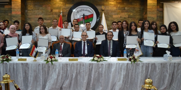 تكريم المتفوفين من اأبناء النيابة الادارية