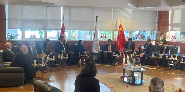 نائب وزير التعليم الصيني يزور مقر الجامعة المصرية الصينية ويشيد بتميزها في نقل العلوم للشرق الأوسط وأفريقيا