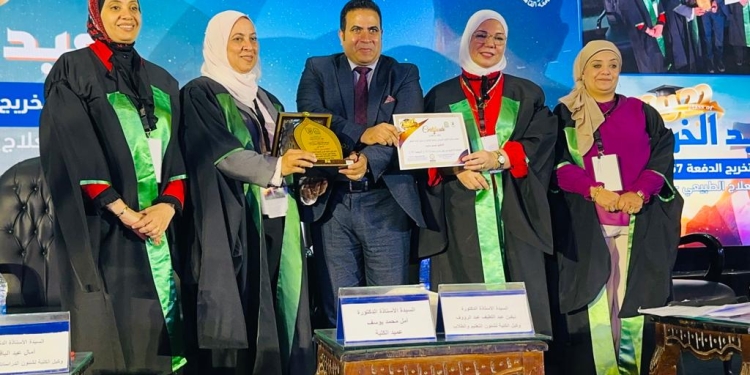 كلية العلاج الطبيعى بجامعة القاهرة تحتفل بتخرج الدفعة 57 وتكرم الطلاب