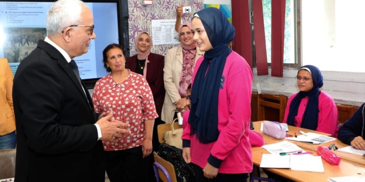 وزير التربية والتعليم ومحافظ السويس يتابعان الأعمال الإنشائية لمدارس النيل الدولية