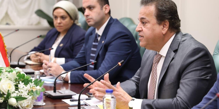 الصحة: رفع حالة الاستعداد بمستشفيات الإسماعيلية والدفع بـ50 سيارة إسعاف لموقع الحريق