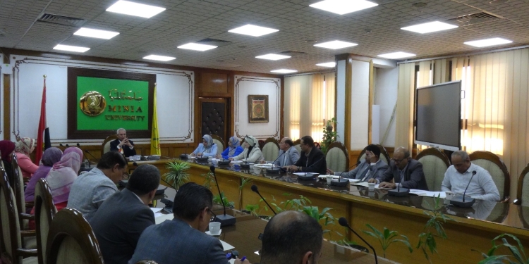 مجلس جامعة المنيا يناقش الانتهاء من البطاقات الجامعية وتشعيب الكليات