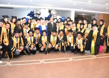 نائب رئيس جامعة عين شمس يتكفل بمنحة للاوائل و2 مليون جنيه لانشاء معمل بكلية العلوم