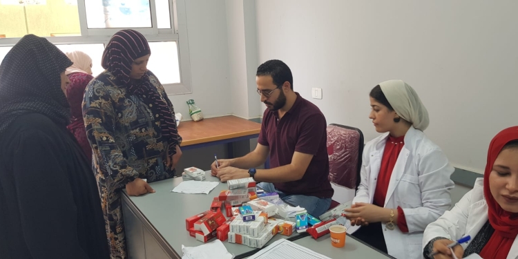 اقبال كبير على قوافل جامعة بنها الطبية بمبادرة “أنت الحياة”
