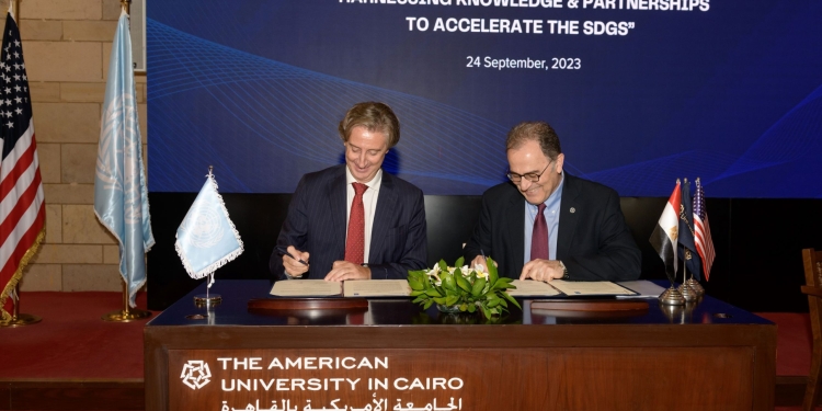 الجامعة الأمريكية بالقاهرة والأمم المتحدة الإنمائي يوقعان مذكرة تفاهم لتعزيز أهداف التنمية المستدامة في مصر