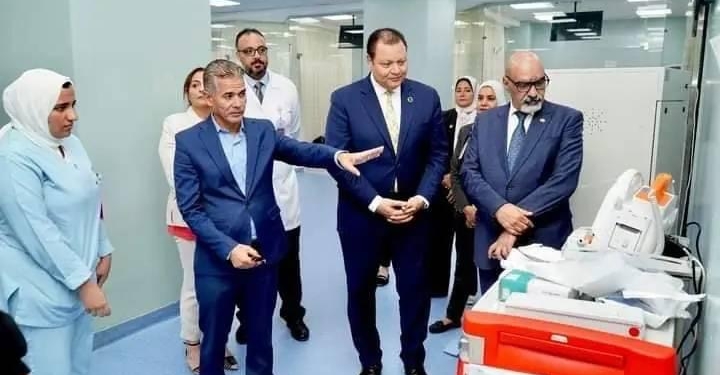 وزير الرياضة ومحافظ أسوان يتفقدان أعمال التطوير بالمدينة الشبابية