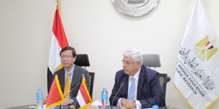 وزير التعليم العالي يبحث دعم التعاون العلمي مع الصين
