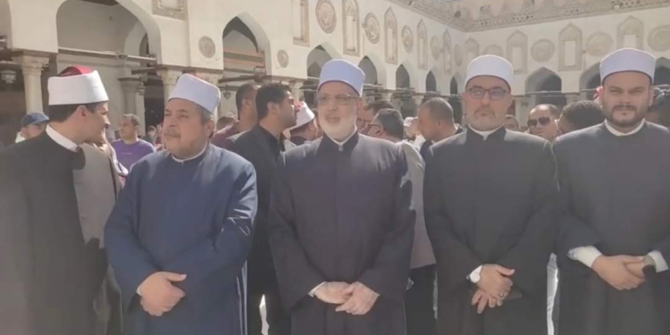 بحضور آلاف من المصلين قيادات الأزهر تشارك في وقفة احتجاجية ضد انتهاكات الكيان الصهيوني ضد الشعب الفلسطيني بساحة الجامع الأزهر