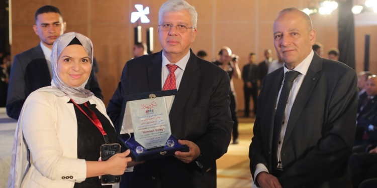 وزيرا التعليم العالي والعمل يشهدان حفل تخرج الدفعة الأولى من طلاب الجامعات التكنولوجية