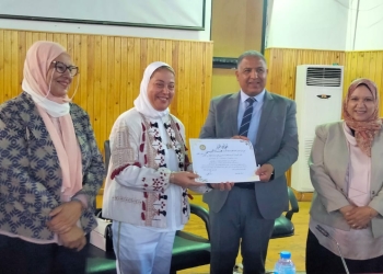 نائب رئيس جامعة الأزهر يشارك في حفل استقبال الطالبات بكلية طب البنات ويشارك في ندوة (النظافة من الإيمان)