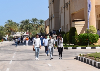 انتظام الدراسة بكليات جامعة سيناء ولقاء تعريفي للطلاب المستجدين
