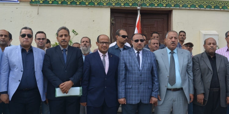 نائب رئيس جامعة الأزهر بأسيوط وعمداء الكليات يشاركون الطلاب القدامى والمستجدين مراسم تحية العلم