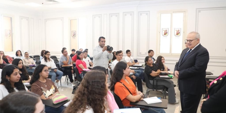 بدء الدراسة بجامعة القاهرة الدولية