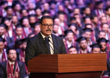 نائب رئيس جامعة الأزهر يهنئ خريجي كلية طب البنين الدفعة 53 وأُسرهم بيوم الحصاد
