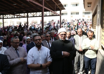 رئيس جامعة الأزهر يؤدي صلاة الغائب على شهداء فلسطين ويطلق حملةً للتبرع بالدم دعمًا للمصابين