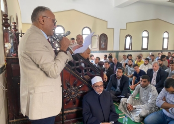 (يا طلاب المدينة غزة تنادينا) (من الأزهر لفلسطين معاكم ليوم الدين) تأييد من طلاب جامعة الأزهر