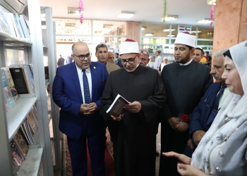 رئيس جامعة الأزهر يفتتح معرضًا للكتاب بتخفيضات كبيرة للطلاب