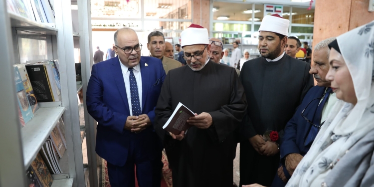 رئيس جامعة الأزهر يفتتح معرضًا للكتاب بتخفيضات كبيرة للطلاب