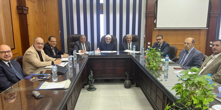 رئيس جامعة الأزهر يترأس اجتماع اللجنة العليا لبرنامج التأهيل التربوي