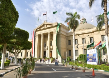 جامعة القاهرة تستقبل الطلاب الجدد والقدامى لبدء العام الدراسي الجديد