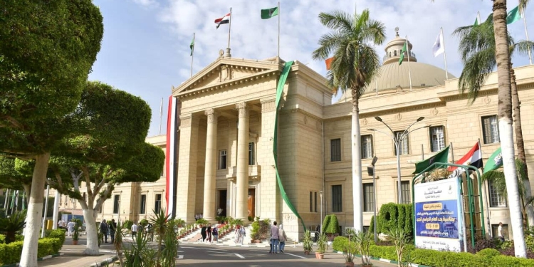 جامعة القاهرة تستقبل الطلاب الجدد والقدامى لبدء العام الدراسي الجديد